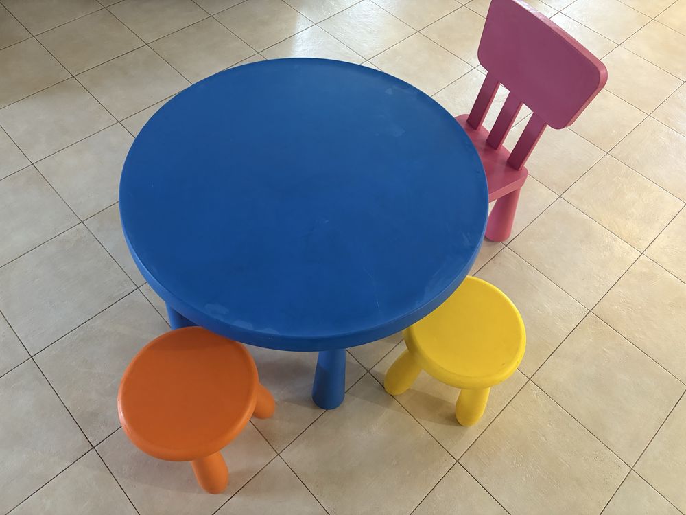 Дитячій стіл та стільці Ikea mammut