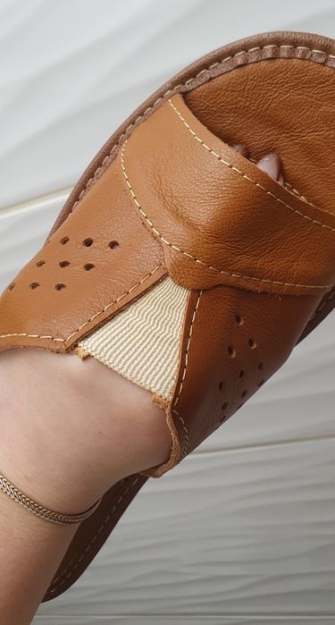 Kapcie laczki pantofle skórzane skóra naturalna 42 brązowe z gumką