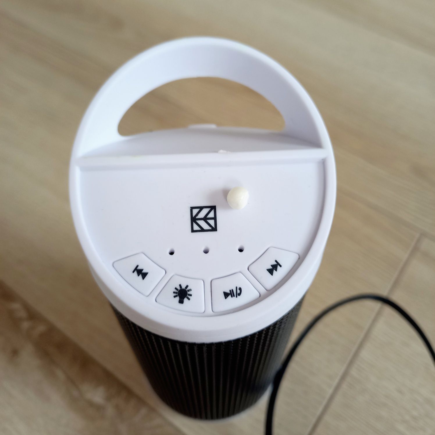 HYKKER głośnik bezprzewodowy bluetooth mp3 lampka LED BIAŁY