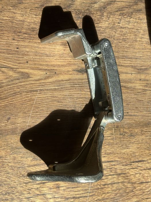 Zawiad drzwi  tyl lewy  dolny  MERCEDES VITO II W639