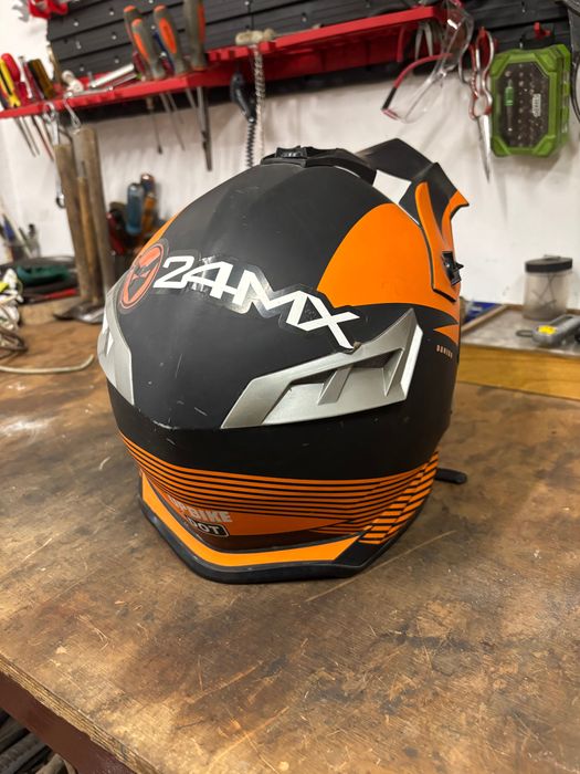 Kask enduro na motor