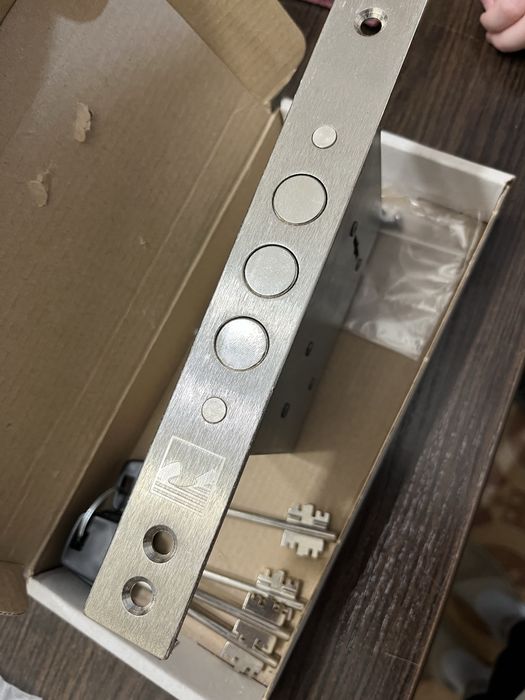 Врезной замок Apecs длинный ключ