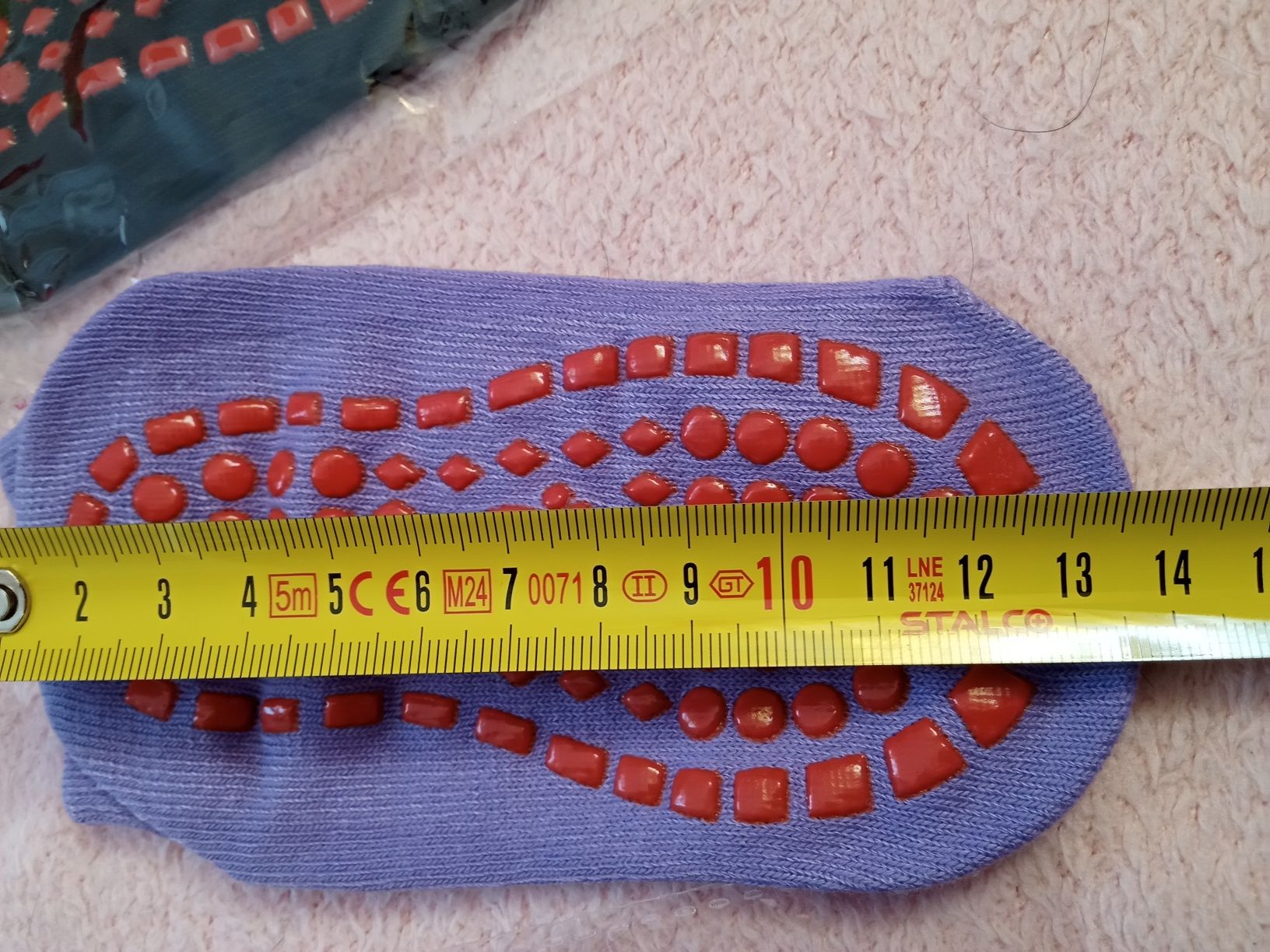 Skarpetki antypoślizgowe dł. 13.7-14cm, rozm. 22-23