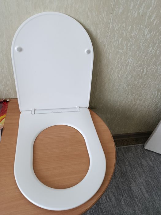 Продам крышку на унитаз