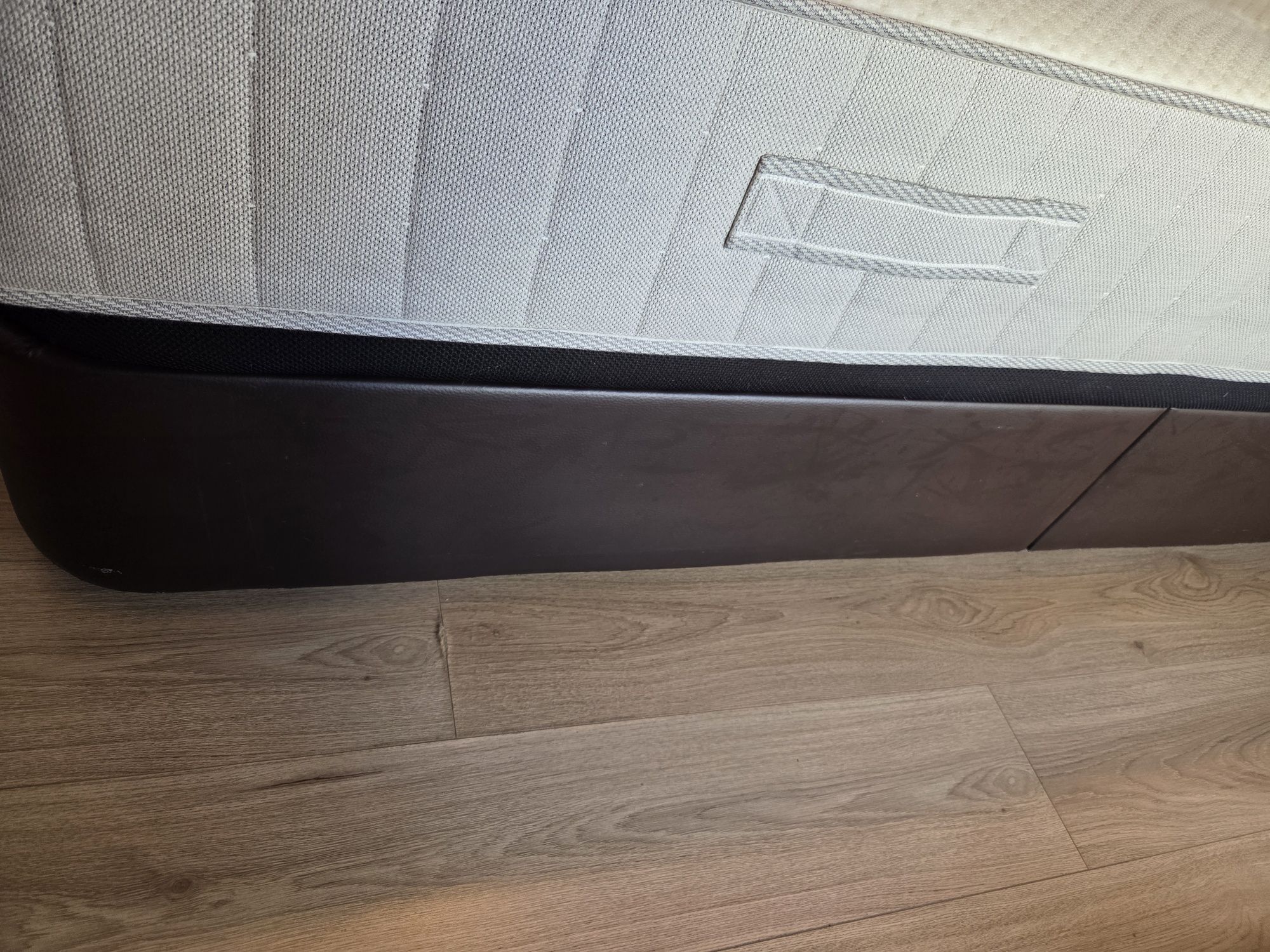 Cama sommier c/ arrumação 140x200