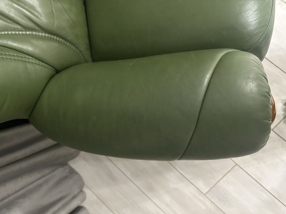 Диван тримістний шкіряний