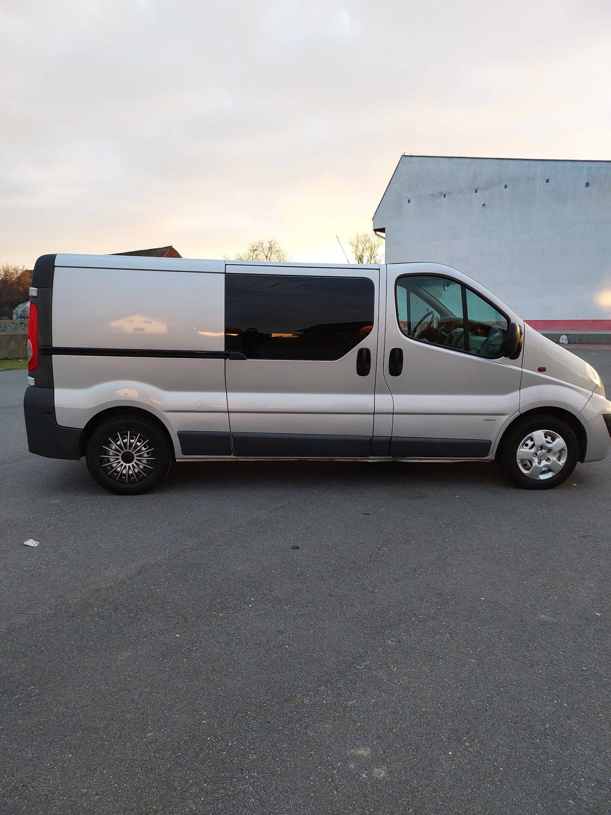 Opel Vivaro 2.5 CDTI