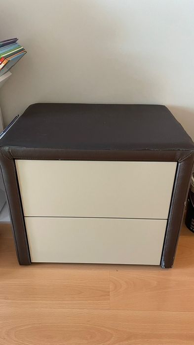 Cama completa com colchão e 2 mesas cabeceira