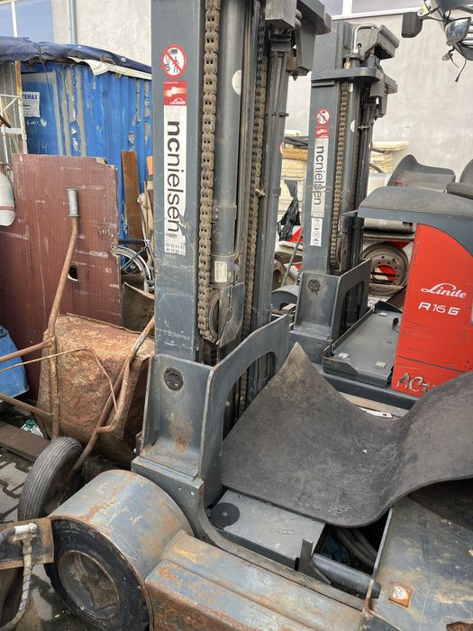 Elektryczny wózek  wysokiego składowania Linde