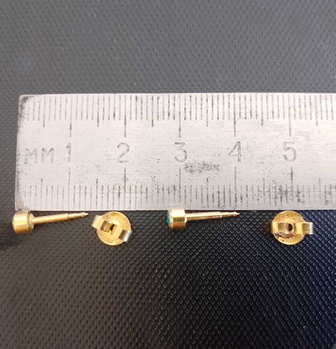 Сережки-гвоздики для дівчинки з медичного золота