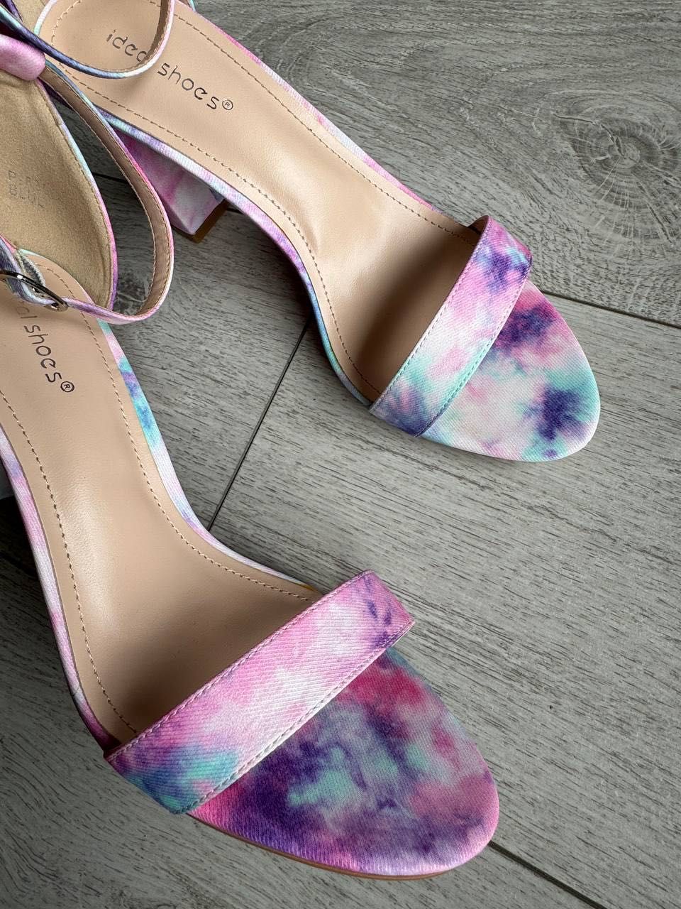 sandałki na słupku ideal shoes