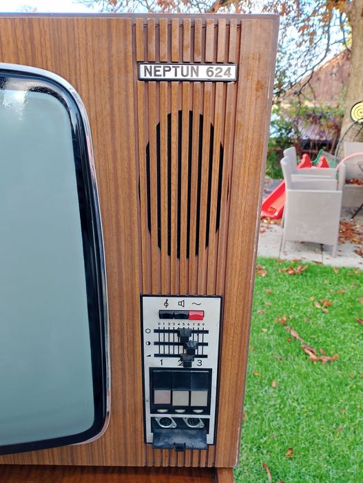 Stary telewizor UNITRA Neptun 624