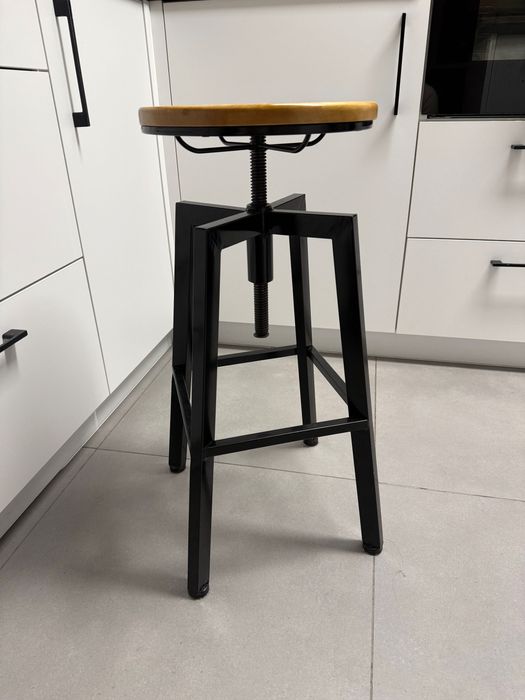 Banco giratório ZARA HOME de madeira e ferro