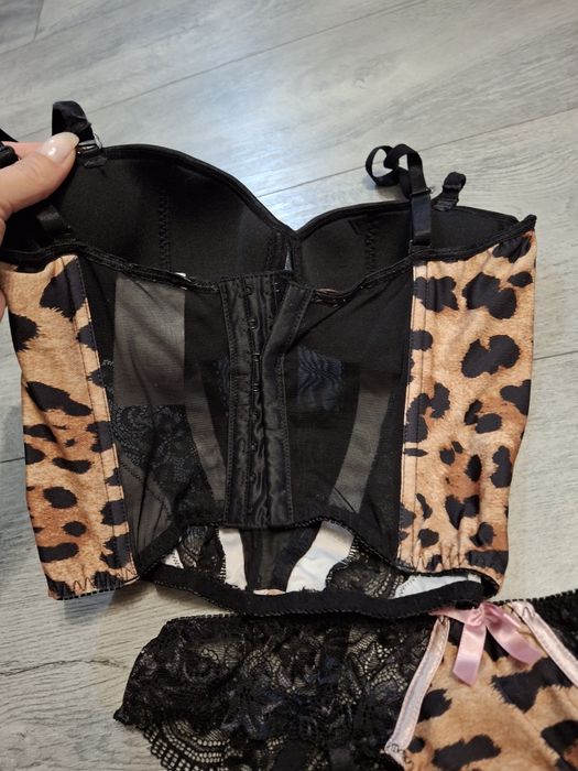 Жіноча білизна, стріп, сексуальні наряди