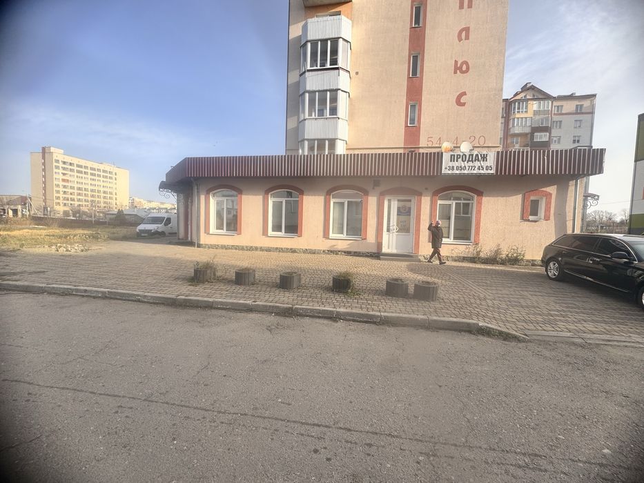 Продається велике комерційне приміщення у Долині