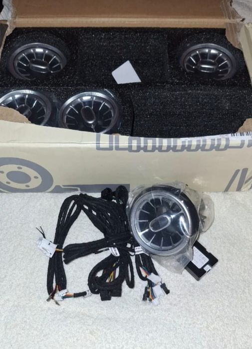 kit de saídas de ar para o painel de um carro Mercedes-Benz