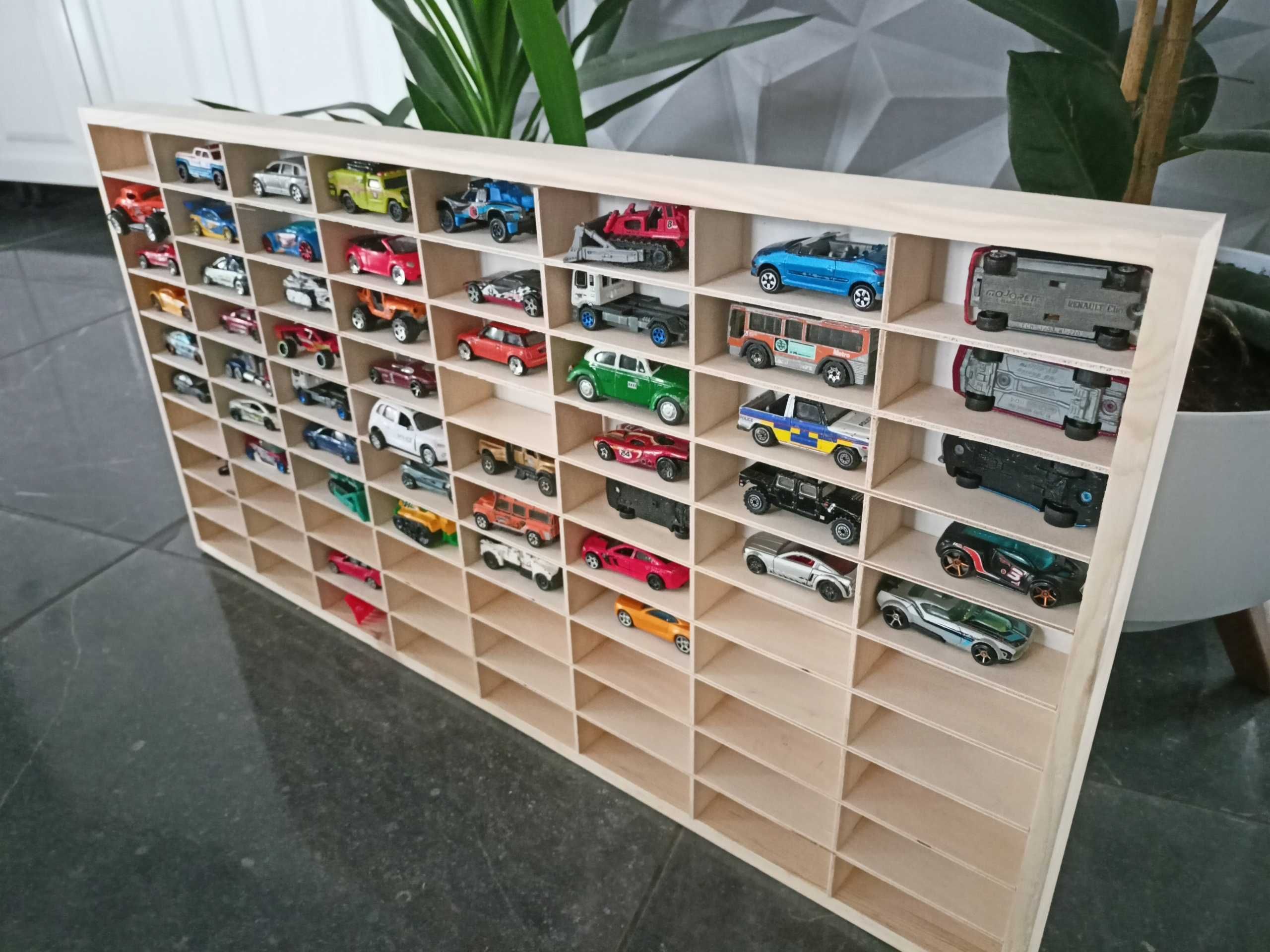 PÓŁKA ORGANIZER NA AUTKA 80 miejsc resoraki typu hot wheels sklejka
