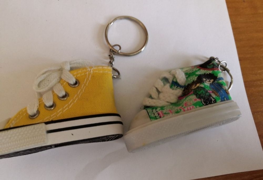 Breloczek but trampek - komplet