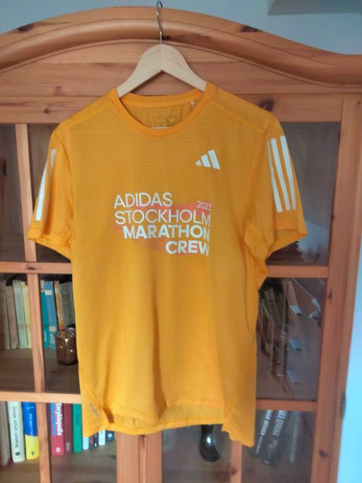 sprzedam koszulkę sportową firmy adidas