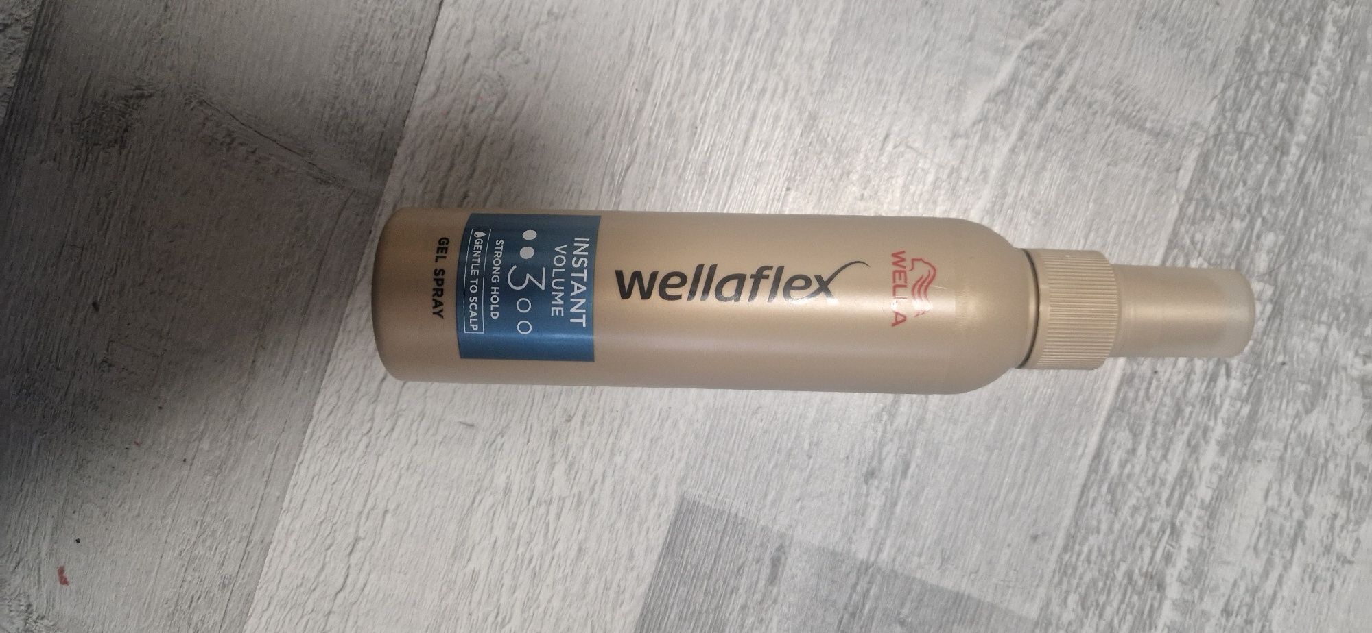 Żel do włosów w sprayu