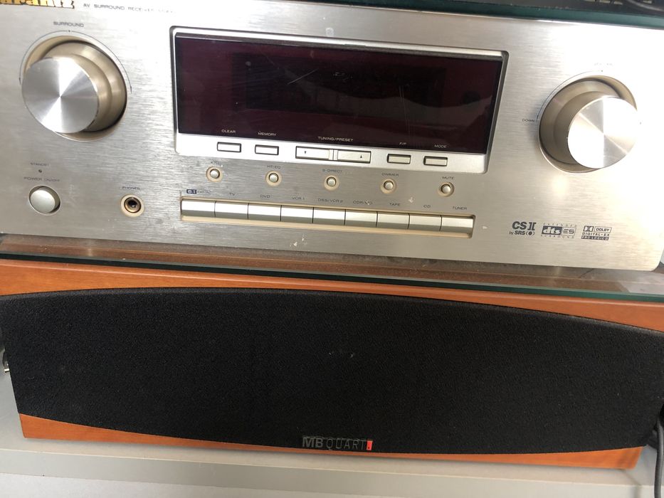 Sistema de Som (Colunas MB Quartz + Amp Marantz)