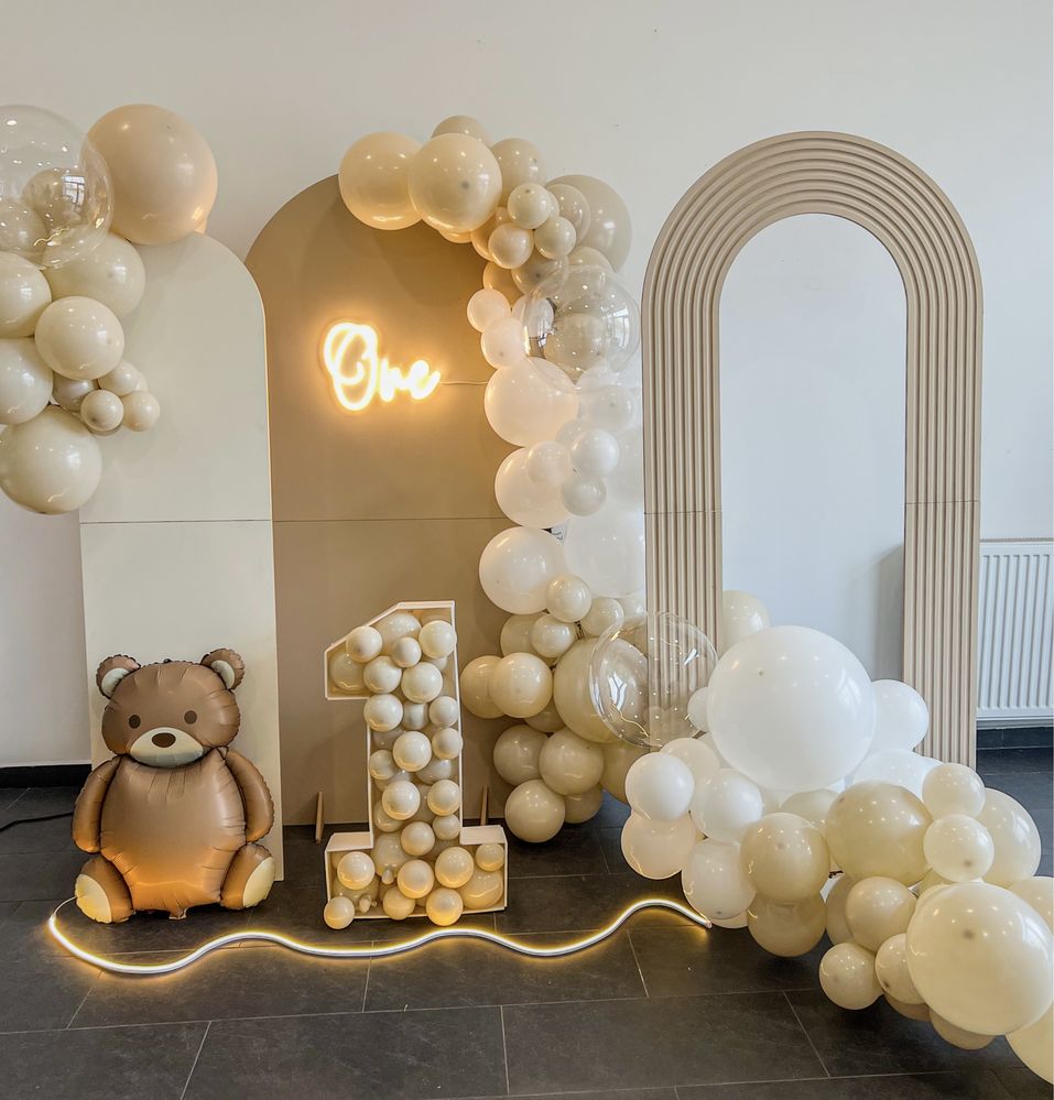 Ścianka dekoracyjna balonowa z balonów strojenie sali ścianka cekinowa