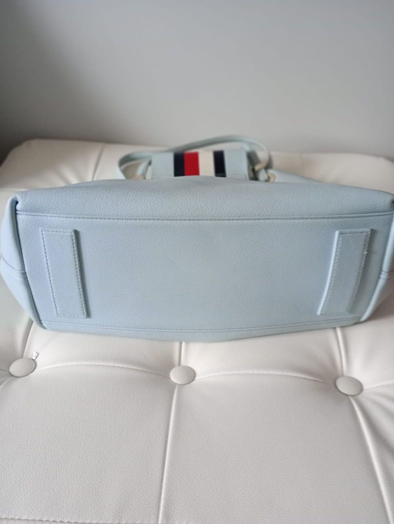 Tommy Hilfiger torebka kuferek