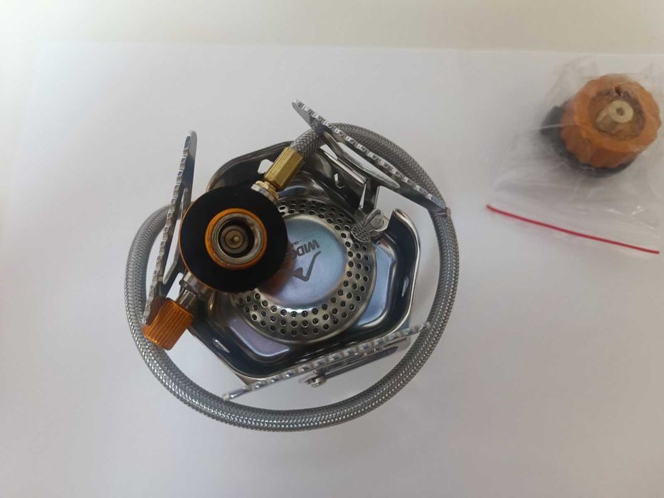 Вітрозахисний газовий пальник туристичний