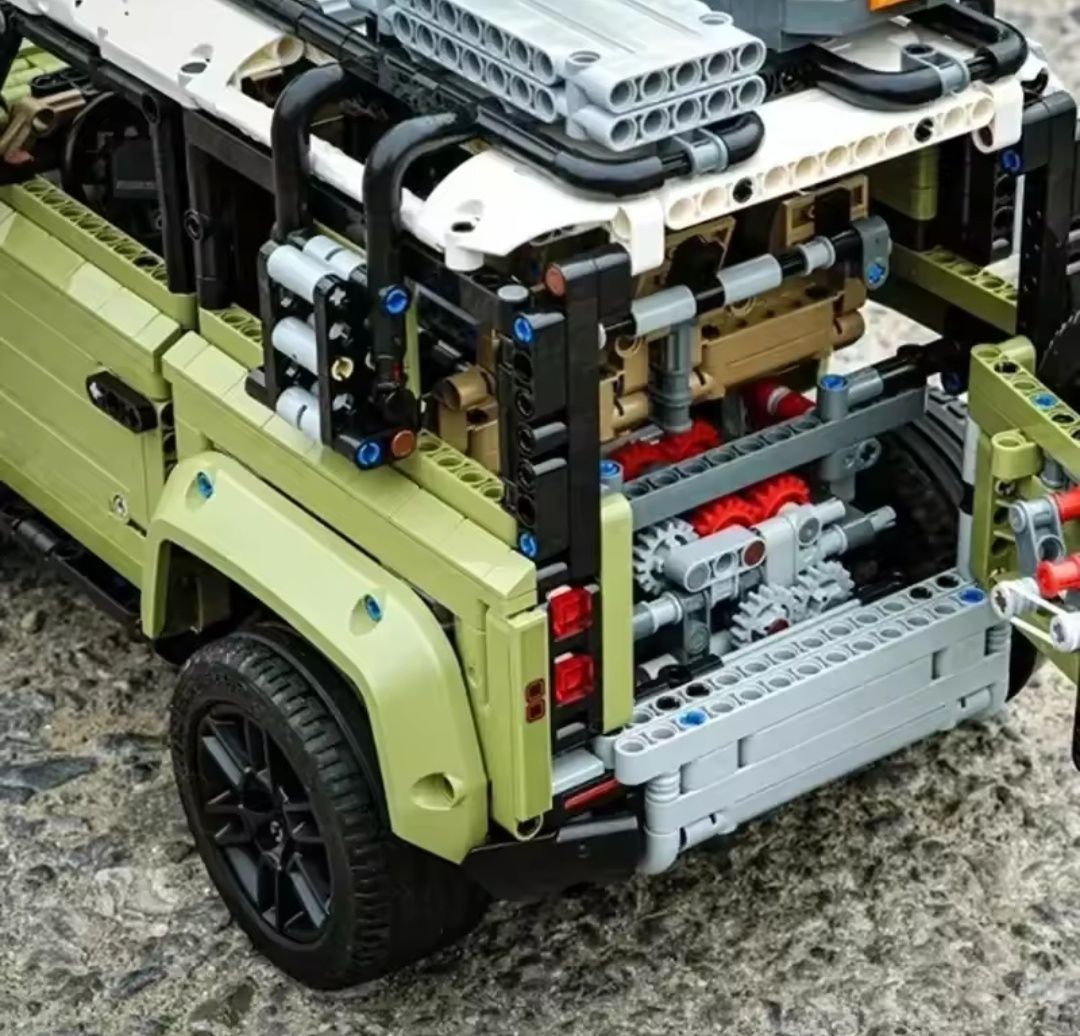 Lego technic defender 2573 деталей (42110)
