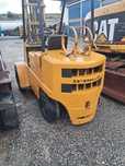 Empilhador cat 3t rodado duplo a gas