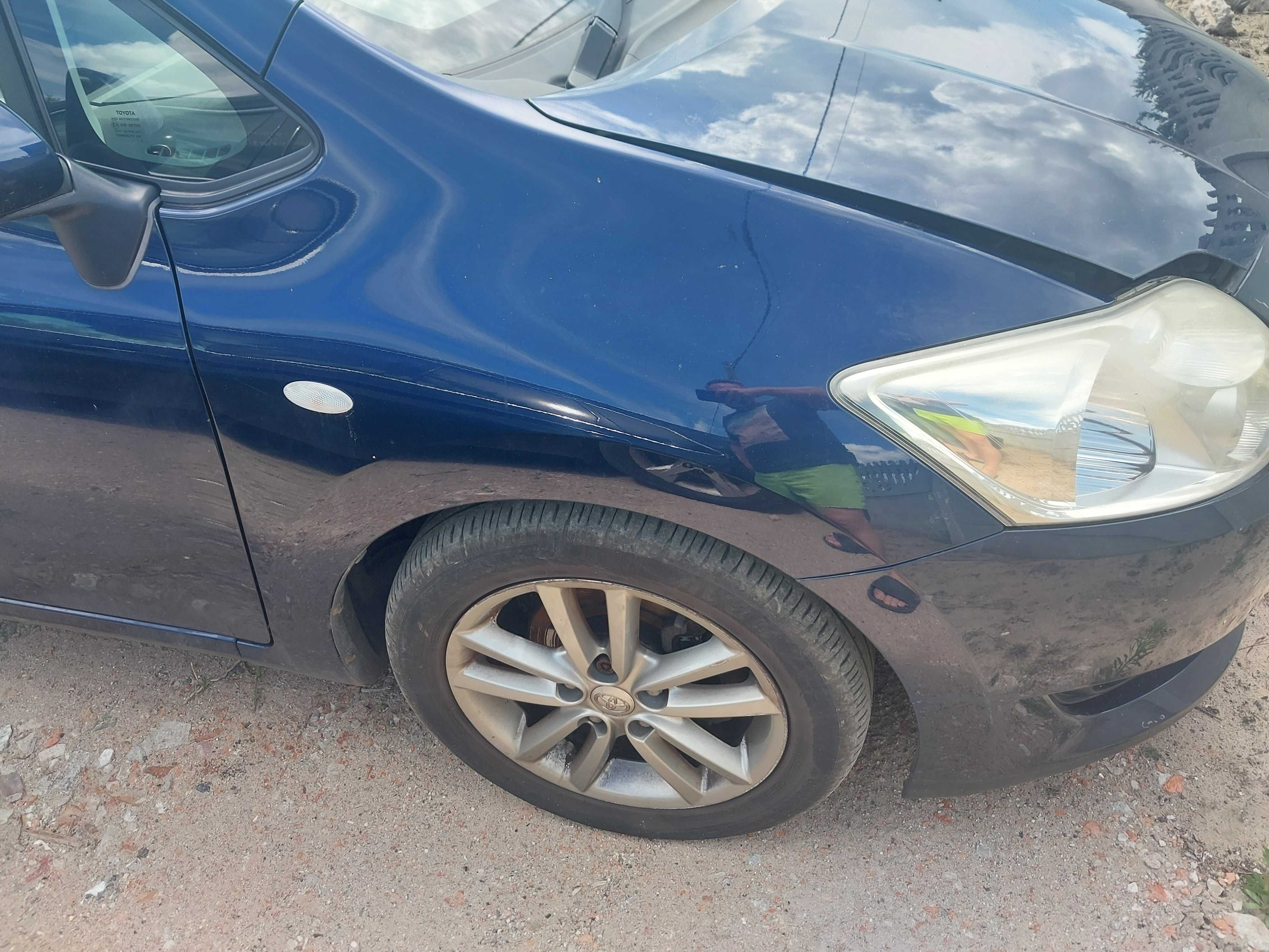 Toyota auris 1 8s6 blotnik prawy przedni