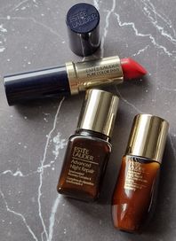 Kosmetyki Estee Lauder - szminka i serum przeciwzmarszczkowe
