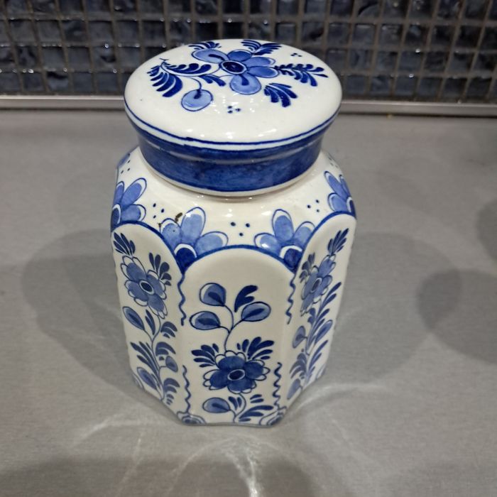 Stary fajansowy  pojemnik z DELFTS