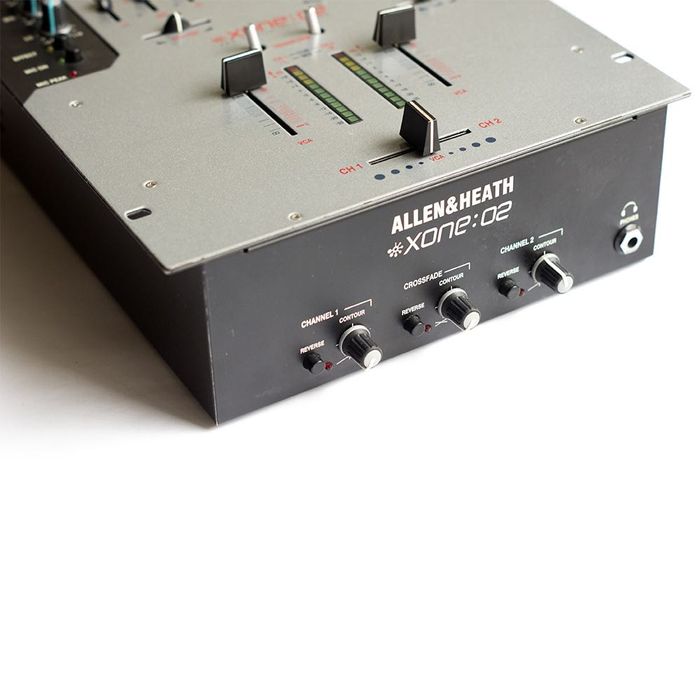 Allen&Heath XONE:02 скретчевый микшер