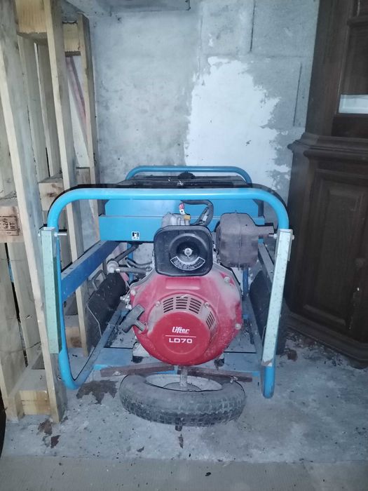 Gerador elétrico trifásico a gasóleo