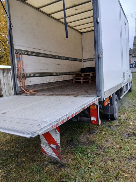 Usługi transportowe busem  z windą, przewóz palet, paczek i gabarytów
