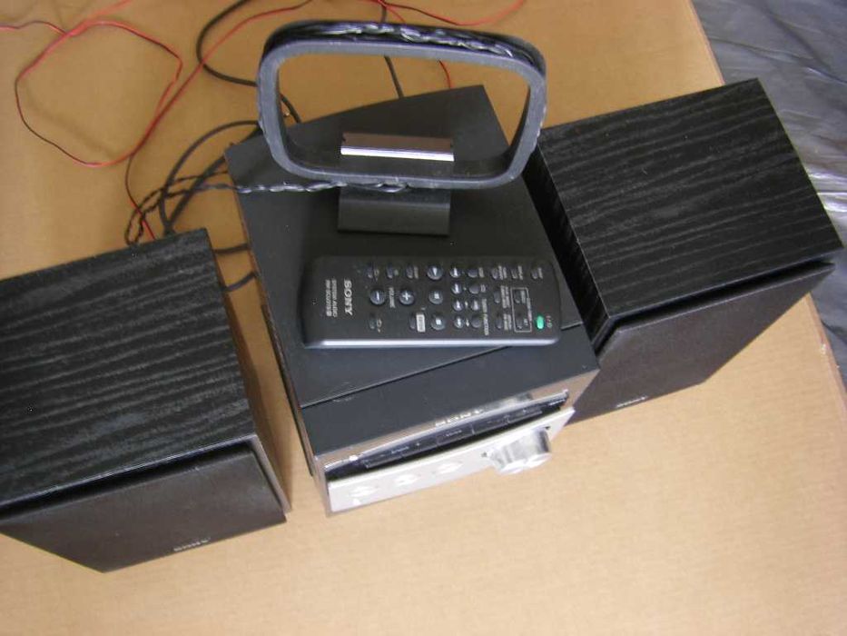 Mini wieża mp3 stereo SONY - pilot, głośniki, antena,