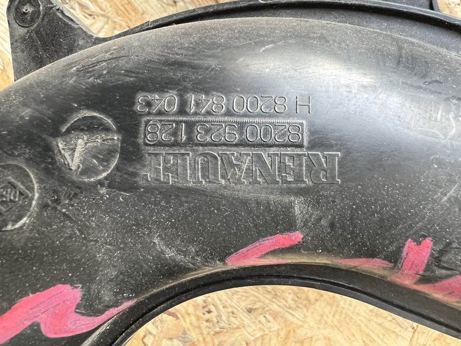 Резонатор повітряний патрубок заборник  Renault 8200923128