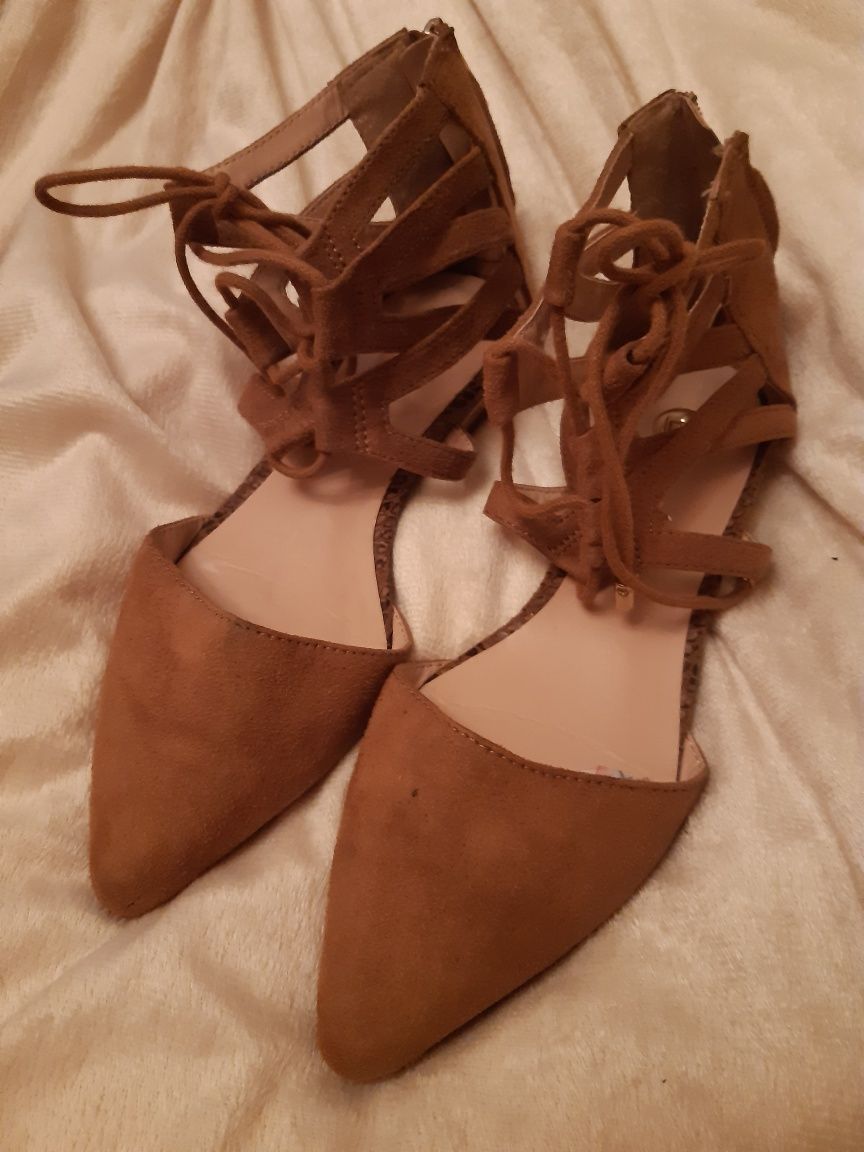 Wyprzedaż RIVER Island  zamszowe roz.37