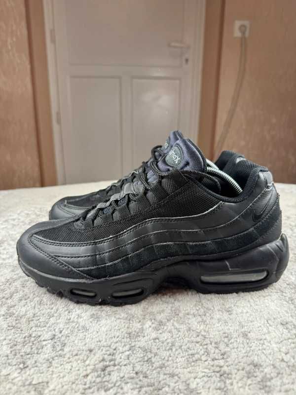 NikeAirMax95EssentialTripleBlack r.44