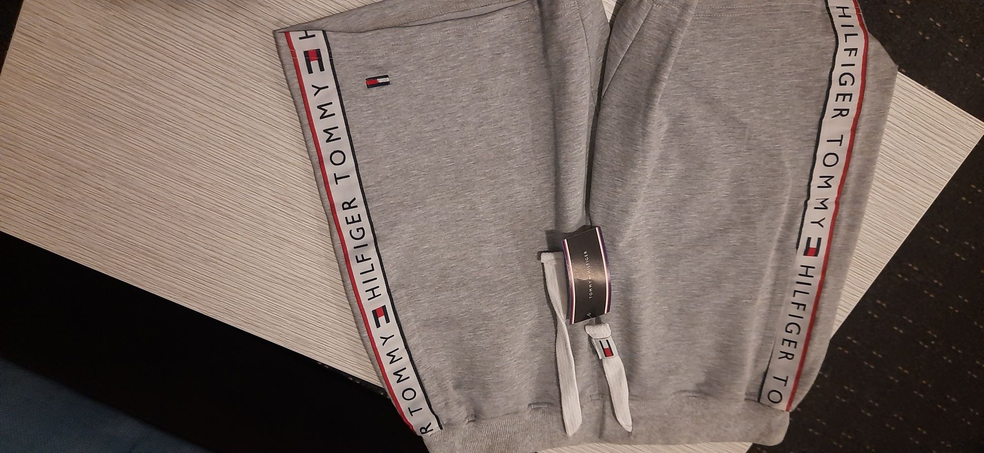 Spodenki  Tommy Hilfiger  meskie (B14)