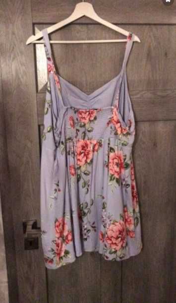 sukienka asos w kwiaty plus size