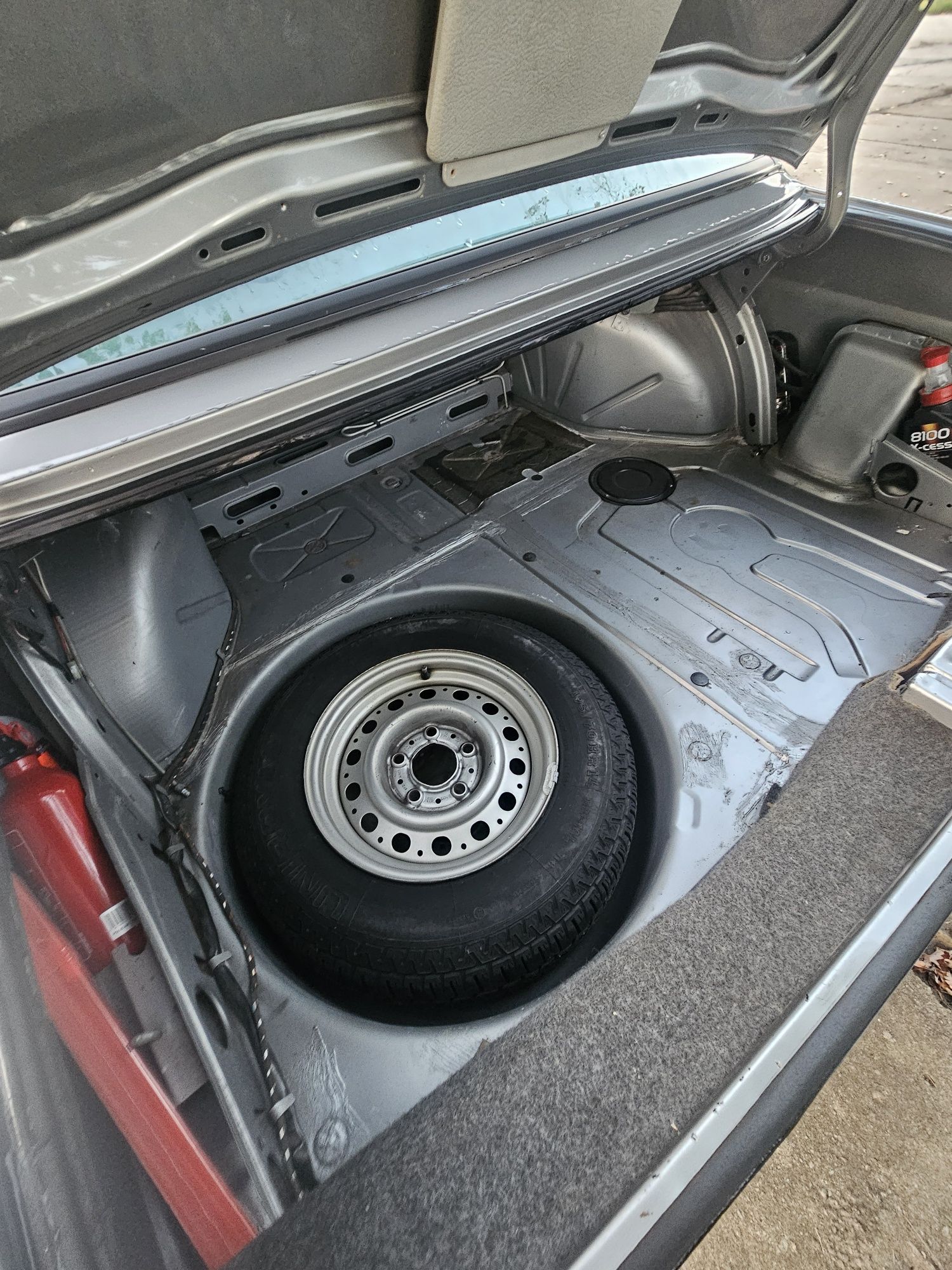 BMW E28 520i z silnikiem 2.8 – klasyka z duszą i pazurem