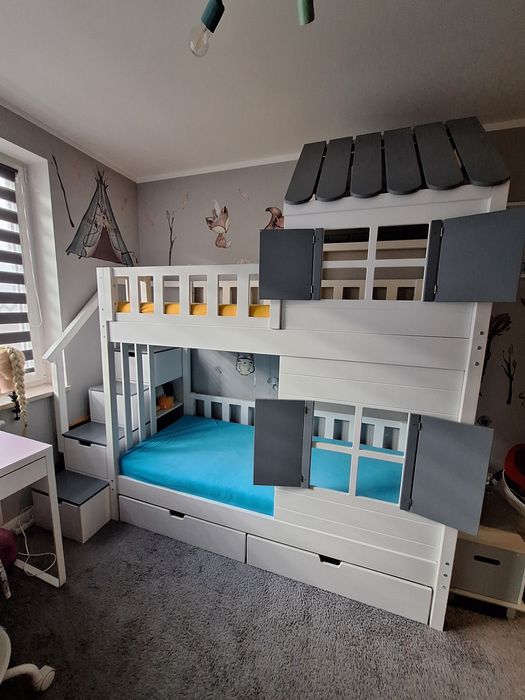 Łózko piętrowe domek