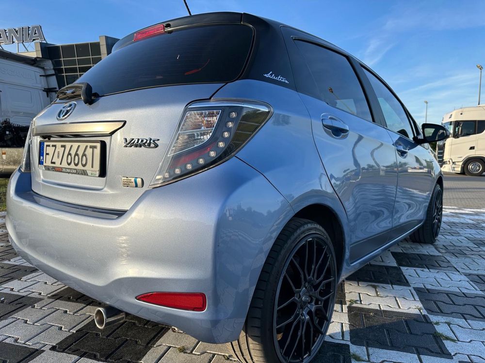 Sprzedam Toyota Yaris Hybrid Selection