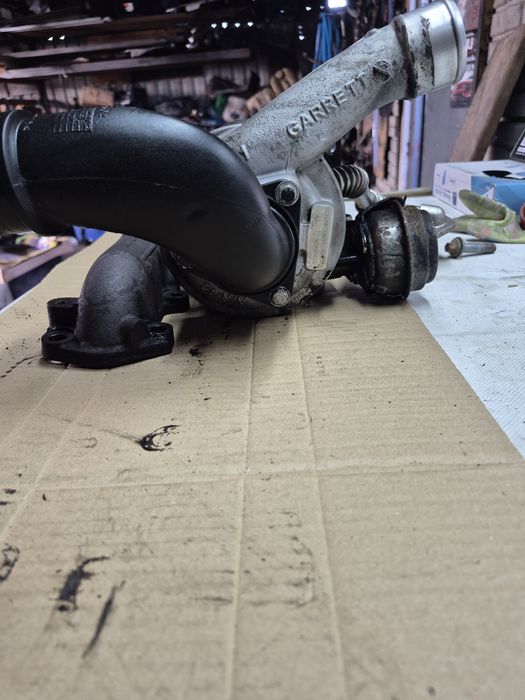 Rura,kolanko turbiny Alfa Romeo 159 1.9 jtdm 120 km