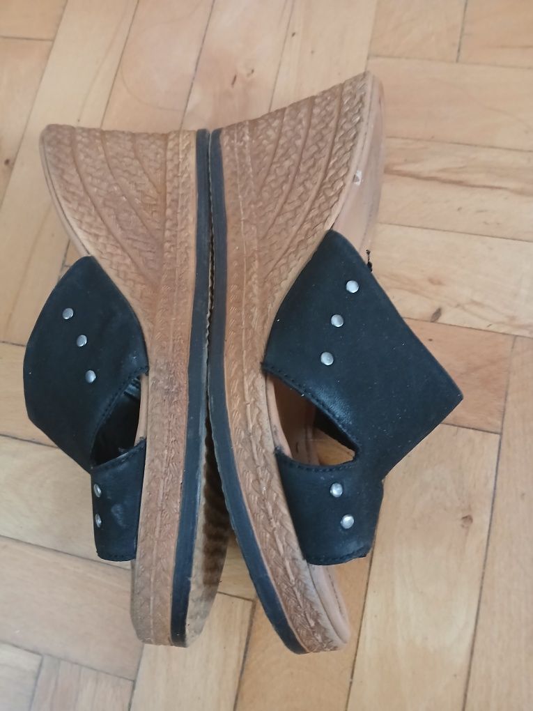 Klapki na saneczkowym obczasiku 8 cm 40