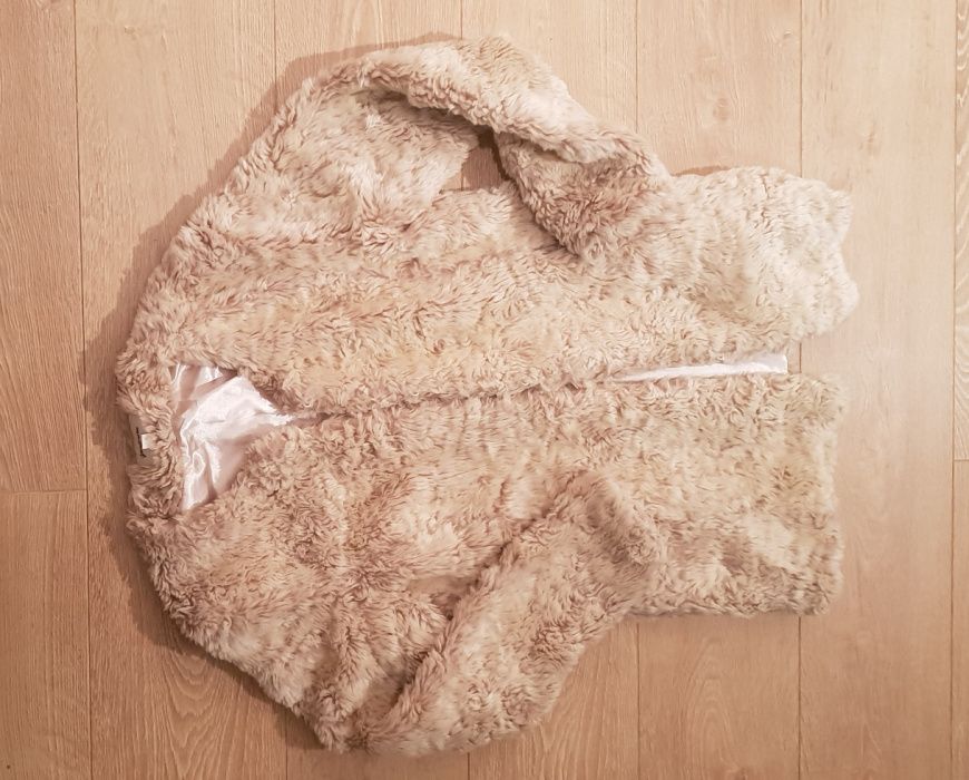 Futrzana jasna kurtka płaszcz FUTRO Stradivarius r. S TANIO