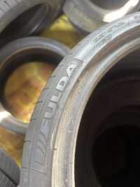 Продам пару шин 245/35R19