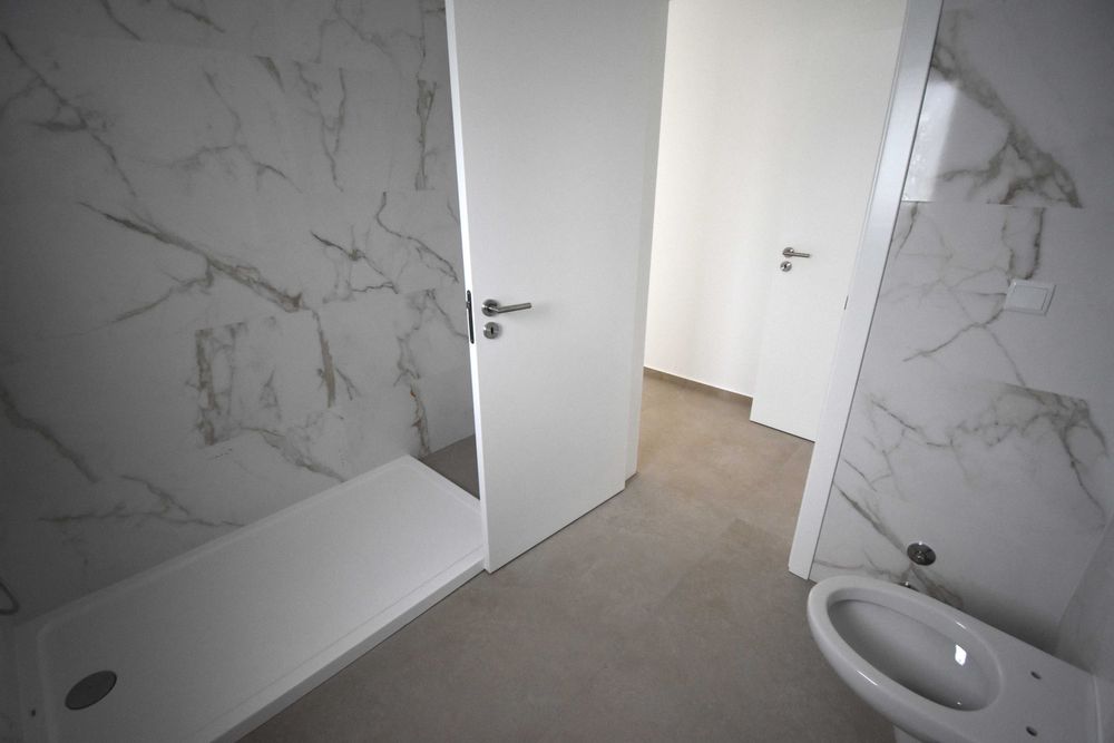 Moradia isolada com pisicna